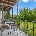 Bege Apartments: & Work アパート *