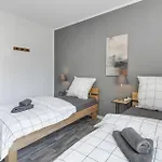 Bege Apartments: & Work アパート