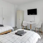 Bege Apartments: & Work アパート *