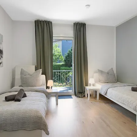Bege Apartments: & Work アパート